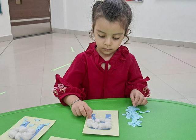 Letter ‘R’ Craft Activity